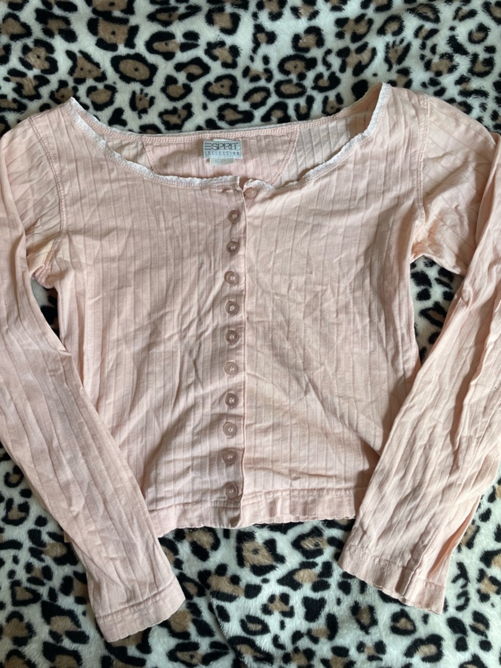♡ Light Pink Ribbed Button-Front Cropped Long Sleeve Top
